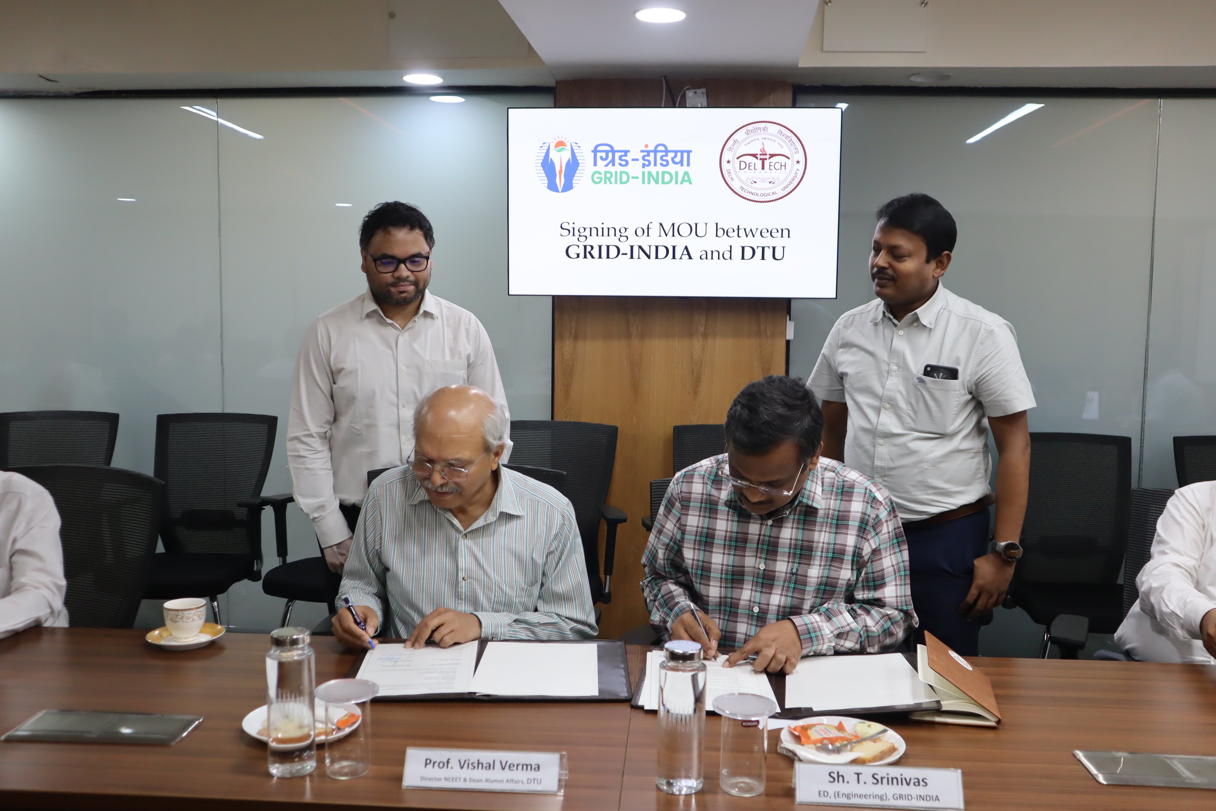 MoU signing ceremony photo 2 between Grid India and NCEET, DTU